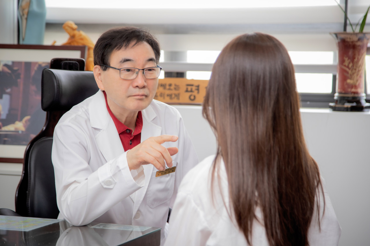 Clínica de Cirugía Plástica y Dermatología Ahn Sung-yeol, Corea del Sur: Expertos especializados en la reparación de cicatrices y el tratamiento de la piel.