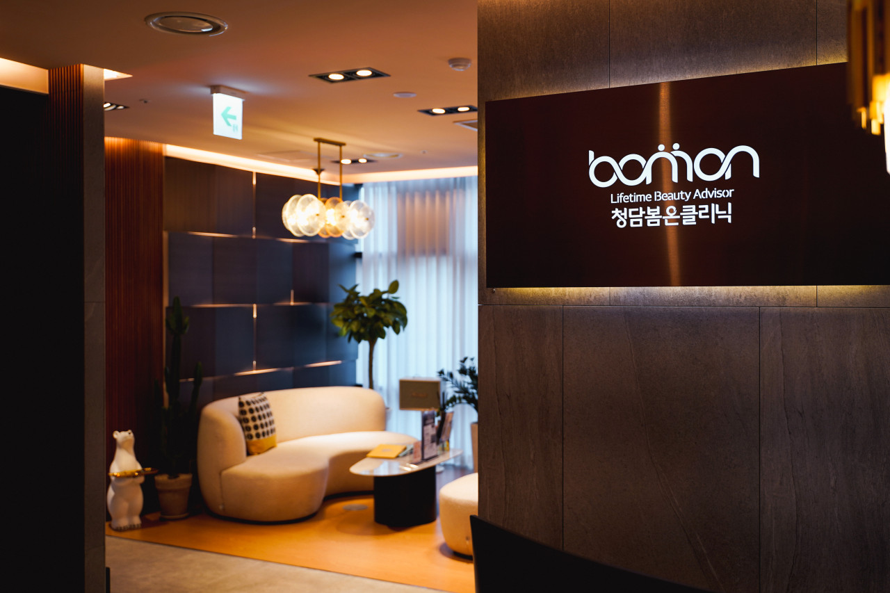 "Mentor de estética" entre bastidores: El popular director de la Clínica Cheongdam Bom-On.